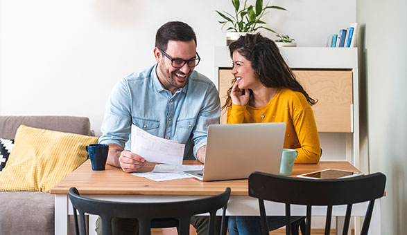 couple making financial goals for New Year’s resolutions